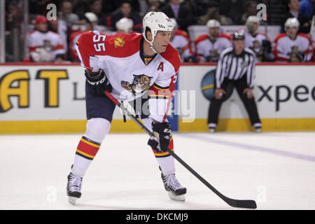 24. Oktober 2011 - Montreal, Quebec, Kanada - Montreal Canadiens Defenceman Ed Jovanovski (55) im ersten Zeitraum Aktion bei den Montréal Canadiens Spiel gegen die Florida Panthers im Centre Bell. Nach einer Periode sind beide Teams 1 gebunden. (Kredit-Bild: © Phillippe Champoux/Southcreek/ZUMAPRESS.com) Stockfoto