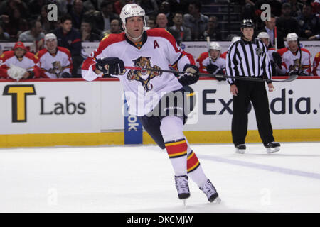 24. Oktober 2011 - Montreal, Quebec, Kanada - Montreal Canadiens Defenceman Ed Jovanovski (55) in die zweite Periode Aktion bei den Montréal Canadiens Spiel gegen die Florida Panthers im Centre Bell. Nach zwei Perioden sind beide Teams 1 gebunden. (Kredit-Bild: © Phillippe Champoux/Southcreek/ZUMAPRESS.com) Stockfoto