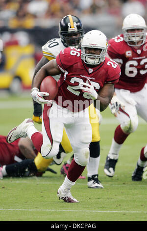 24. Oktober 2011 - Chandler, Arizona, USA - Arizona Cardinals Runningback Beanie Wells (26) läuft nach unten Feld in einem NFL-Spiel gegen die Pittsburgh Steelers im University of Phoenix Stadium in Chandler, AZ (Credit-Bild: © Gene Lower/Southcreek/ZUMAPRESS.com) Stockfoto