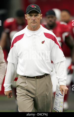 24. Oktober 2011 - Chandler, Arizona, USA - Arizona Cardinals head Coach Ken Whisenhunt an der Seitenlinie in einem NFL-Spiel gegen die Pittsburgh Steelers im University of Phoenix Stadium in Chandler, AZ (Credit-Bild: © Gene Lower/Southcreek/ZUMAPRESS.com) Stockfoto