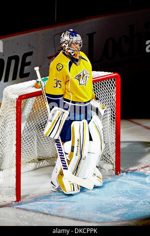 25. Oktober 2011 - Nashville, Tennessee, USA - Nashville Predators Goalie Pekka Rinne (35) eingeführt.  San Jose Sharks besiegen den Nashville Predators 3-1 in der Bridgestone Arena in Nashville, TN (Credit-Bild: © Allan Wagner/Southcreek/ZUMAPRESS.com) Stockfoto