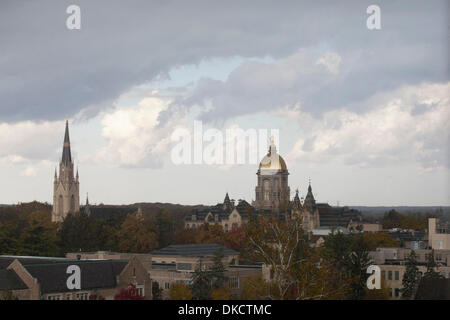 29. Oktober 2011 - South Bend, Indiana, USA - zog ein kurze Hagelsturm durch die Gegend vor dem NCAA Football-Spiel zwischen Notre Dame und der Marine. (Kredit-Bild: © John Mersits/Southcreek/ZUMAPRESS.com) Stockfoto