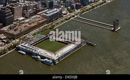 Luftaufnahme Pier 40, Hudson River Park, Manhattan, New York City Stockfoto