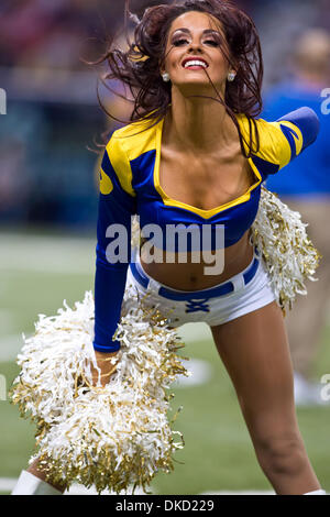 30. Oktober 2011 - Saint Louis, Missouri, USA - Rams Cheerleader während der NFL-Spiel zwischen den St. Louis Rams und die New Orleans Saints im Edward Jones Dome in St. Louis, Missouri. Rams besiegte die Heiligen 31-21. (Bild Kredit: Jimmy Simmons/Southcreek/ZUMAPRESS.com ©) Stockfoto