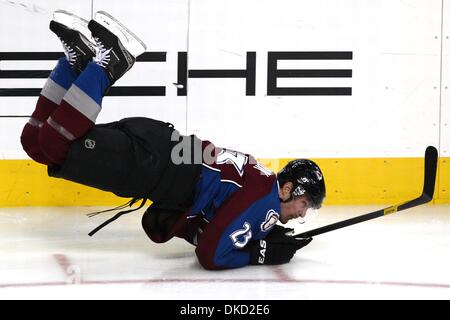 30. Oktober 2011 - Denver, Colorado, USA - Colorado Avalanche rechten Flügel geht Milan Hejduk (23) in der ersten Periode gegen die Los Angeles Kings. Der Colorado Avalanche veranstaltete die L.A. Kings im Pepsi Center in Denver, CO. (Credit-Bild: © Jesaja Downing/Southcreek/ZUMApress.com) Stockfoto