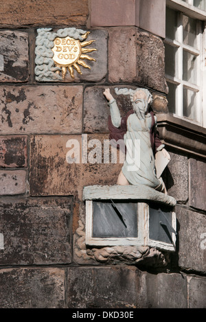 Sonnenuhr auf John Knox Haus Stockfoto