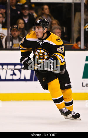 1. November 2011 - Boston, Massachusetts, USA - Boston Bruins linken Flügel Brad Marchand (63) während des Spiels gegen die Ottawa Senators im TD Garden in Boston, Massachusetts.  Bruins schlagen die Senatoren-5 - 3. (Kredit-Bild: © Mark Box/Southcreek/ZUMAPRESS.com) Stockfoto