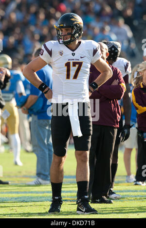 5. November 2011 - Pasadena, Kalifornien, USA - Arizona State Sun Devils quarterback Brock Osweiler #17 vor dem NCAA Football-Spiel zwischen den Arizona State Sun Devils und die UCLA Bruins in der Rose Bowl. (Bild Kredit: Brandon Parry/Southcreek/ZUMAPRESS.com ©) Stockfoto