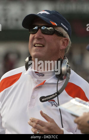 6. November 2011 - Oakland, CA, USA - Oakland Raiders Vs Denver Broncos O.co Coliseum Sonntag, 6. November 2011.  Bronco Head Coach John Fox.Broncos schlagen Raiders 38-24 (Credit-Bild: © Al Golub/ZUMAPRESS.com) Stockfoto