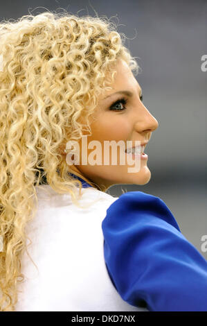 6. November 2011 - Arlington, Texas, Vereinigte Staaten von Amerika - Dallas Cowboys Cheerleaders während der Spielaktion als die Seattle Seahawks face-off gegen die Dallas Cowboys im Cowboys Stadium in Arlington, Texas.  Die Cowboys besiegen die Seahawks 23-13. (Kredit-Bild: © Steven Leija/Southcreek/ZUMAPRESS.com) Stockfoto