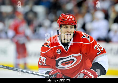 6. November 2011 - Raleigh, North Carolina, USA - Carolina Hurricanes rechten Flügel Patrick Dwyer (39) Stars besiegten die Hurricanes 5-2 im RBC Center in Raleigh, North Carolina. (Kredit-Bild: © Anthony Barham/Southcreek/ZUMAPRESS.com) Stockfoto