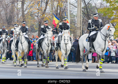 Rumänische Gendarmerie Patrol - 1. Dezember Pferdeparade am Nationalfeiertag Rumäniens Stockfoto