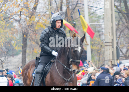 Rumänische Gendarmerie Patrol - 1. Dezember Pferdeparade am Nationalfeiertag Rumäniens Stockfoto