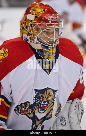 8. November 2011 - Toronto, Ontario, Kanada - Florida Panthers Torhüter José Théodore (60) während der vor dem Spiel Aufwärmen. Die Florida Panthers spielen die Toronto Maple Leafs auf dem Air Canada Centre. (Kredit-Bild: © Keith Hamilton/Southcreek/ZUMAPRESS.com) Stockfoto