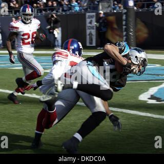 10. Dezember 2006; Charlotte, NC, USA; NFL-Football: Carolina Panthers #18 DREW CARTER macht einen Touchdown, da die Carolina Panthers, die New York Giants 27-13 verlieren, wie sie bei der Bank of America Stadium in der Innenstadt von Charlotte gespielt.  Obligatorische Credit: Foto von Jason Moore/ZUMA Press. (©) Copyright 2006 von Jason Moore Stockfoto