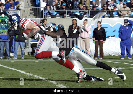 10. Dezember 2006; Charlotte, NC, USA; NFL Football: Carolina Panthers verlieren, die New York Giants 27-13 wie sie bei der Bank of America Stadium in der Innenstadt von Charlotte gespielt.  Obligatorische Credit: Foto von Jason Moore/ZUMA Press. (©) Copyright 2006 von Jason Moore Stockfoto