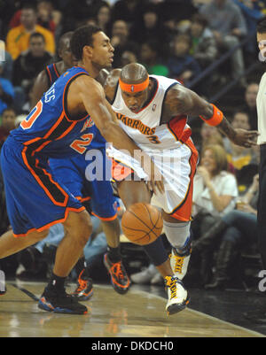 Golden State Warriors Al Harrington und New York Knicks Jared Jeffries gehen für den lockeren Ball im 1. Quartal ihres Spiels in Oracle Arena in Oakland Kalifornien, Sonntag, 27. Januar 2008. (Bob Larson/Contra Costa Times / ZUMA Press) Stockfoto