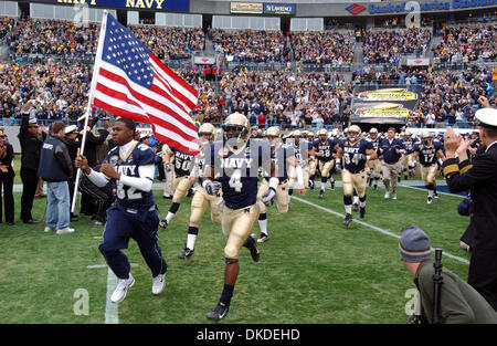 30. Dezember 2006; Charlotte, NC, USA; NCAA Football: Marine nimmt das Feld wie Boston College Navy 25-24 zu schlagen, wie die Bank of America Stadium in der Innenstadt von Charlotte Meineke Car Care Schüssel stattfand.   Obligatorische Credit: Foto von Jason Moore/ZUMA Press. (©) Copyright 2006 von Jason Moore Stockfoto