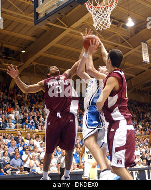 2. Januar 2007 schlagen - Durham, NC, USA - NCAA College Basketball The Duke University Blue Devils Basketballmannschaft Temple University Eulen 73 55, wie sie bei Cameron Indoor Stadium befindet sich auf dem Campus der Duke University in Durham gespielt. Stockfoto