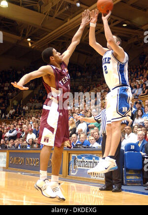 2. Januar 2007 - schlagen Durham, NC, USA - NCAA College Basketball Duke Blue Devils # 2 JOSH McROBERTS als Duke University Blue Devils Basketballmannschaft Temple University Eulen 73 55, wie sie bei Cameron Indoor Stadium befindet sich auf dem Campus der Duke University in Durham gespielt. Stockfoto