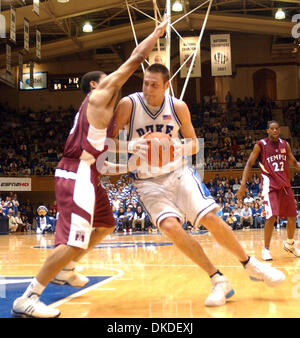 2. Januar 2007 - schlagen Durham, NC, USA - NCAA College Basketball Duke Blue Devils # 2 JOSH McROBERTS als Duke University Blue Devils Basketballmannschaft Temple University Eulen 73 55, wie sie bei Cameron Indoor Stadium befindet sich auf dem Campus der Duke University in Durham gespielt. Stockfoto