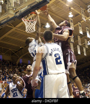 6. Januar 2007 - Durham, NC, USA - NCAA College Basketball The Virginia Tech Hokies schlagen die Duke Blue Devils 69-67 in einer Überstunden, als sie Cameron Indoor Stadium befindet sich in der Campus spielten der Duke University in Durham. Stockfoto