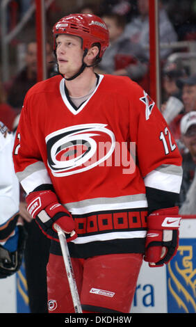 26. Januar 2007; Raleigh, NC, USA; Carolina Hurricanes (12) ERIC STAAL als die Carolina Hurricanes schlagen die Washington Capitals 6-2, als sie die RBC Center mit Sitz in Raleigh spielten. Obligatorische Credit: Foto von Jason Moore/ZUMA Press. (©) Copyright 2007 von Jason Moore Stockfoto