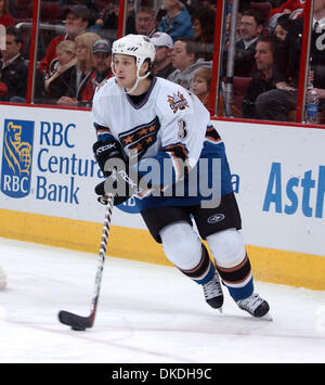 26. Januar 2007; Raleigh, NC, USA; Washington Capitals (3) LAWRENCE NYCHOLAT als die Carolina Hurricanes schlagen die Washington Capitals 6-2, als sie die RBC Center mit Sitz in Raleigh spielten. Obligatorische Credit: Foto von Jason Moore/ZUMA Press. (©) Copyright 2007 von Jason Moore Stockfoto