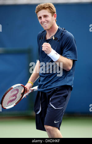 28. Januar 2007 - Delray Beach, FL, USA - JESSE LEVINE, 19, Boca Raton, pumpt seine Faust nach dem Sieg über Michael Lammer, der Schweiz, in einem Qualifikationsspiel in Delray Beach International Tennis Meisterschaft Sonntag. Levine hat das Spiel 7-5, 6-0 gewonnen. Stockfoto