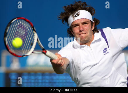 28. Januar 2007 - Delray Beach, FL, USA - TELMURAZ GABASHVILI, Russlands, kehrt eine Kugel traf vom ehemaligen Meister Jan-Michael Gambill, kehrt eine Kugel die Delray Beach International Tennis Championships Sonntag während ein Hauptfeld Ausscheidungskampf betroffen. Phau gewann das Spiel 7-6 (3), 6-4. Stockfoto