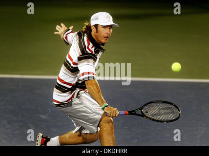 29. Januar 2007 kehrt zurück - Delray Beach, FL, USA - VINCENT SPADEA einen Schuss auf Simon Greul Deutschlands in seinem Match Montagabend während der International Tennis Championships in Delray Beach Tennis Center. Stockfoto