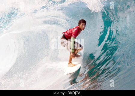 4. Februar 2007 - North Shore, HI, Vereinigte Staaten - Surfen: Monster Energy Pipeline Pro präsentiert von Billabong, Banzai Pipeline, North Shore, Oahu, Hawaii. ÊAssociation of Surfing Professionals (ASP) World Qualifying Series (WQS) Ereignis, 27.Januar Ð 9. Februar 2007. Bild: Surfer WIGGOLLY DANTAS (Brasilien) in der Nähe von perfekten Pipeline in Runde zwei des Monster Energy Pro in der Banzai Pipelin gesurft Stockfoto