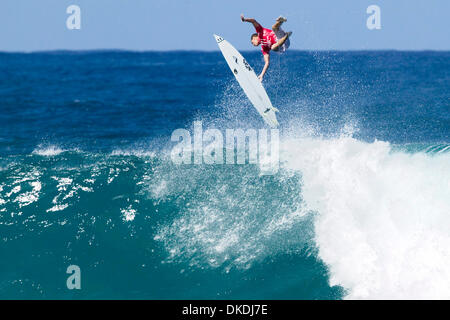 4. Februar 2007 - North Shore, HI, Vereinigte Staaten - Surfen: Monster Energy Pipeline Pro präsentiert von Billabong, Banzai Pipeline, North Shore, Oahu, Hawaii. Association of Surfing Professionals (ASP) World Qualifying Series (WQS) Ereignis, 27.Januar Ð 9. Februar 2007. Bild: American RICKY WHITLOCK (Carlsbad, Kalifornien) wischt in seiner Runde zwei Zusammenstoß auf der Monster Energy Pipeline Pro heute. Stockfoto