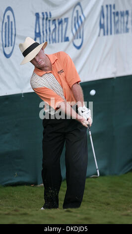 9. Februar 2007 Splitt - Boca Raton, FL, USA - TOM KITE aus neben th Tribüne nach der Einnahme eines Tropfen auf dem 18. Grün (er begann am 1. Tag) während der Wiedergabe in der Allianz-Meisterschaft auf dem Old Course in Broken Sound Club, Freitag. (Kredit-Bild: © Bob Shanley/Palm Beach Post/ZUMA Press) Einschränkungen: USA Tabloid Rechte heraus! Stockfoto