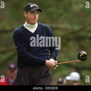 9. Februar 2007 starrt - Pebble Beach, CA, USA - JIM FURYK hinunter seinen Abschlag auf dem 5. Loch Poppy Hills bei den Pebble Beach National pro-am in Pebble Beach am Freitag, 9. Februar 2007 statt. Furyk beendete den Tag bei 12-unter Par und zumindest einen Teil des potenziellen Kunden.  (Kredit-Bild: © Dan Honda/Contra Costa Times / ZUMA Press) Einschränkungen: USA Boulevardpresse Rechte heraus! Stockfoto