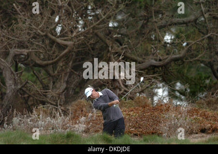 9. Februar 2007 - Pebble Beach, CA, USA - JOHN MALLINGER trifft seinen Abschlag auf das 4. Loch in der zweiten Runde bei Poppy Hills bei den Pebble Beach National pro-am in Pebble Beach am Freitag, 9. Februar 2007 statt. Mallinger blieb im Rennen um 9-unter Par.  (Kredit-Bild: © Dan Honda/Contra Costa Times / ZUMA Press) Einschränkungen: USA Boulevardpresse Rechte heraus! Stockfoto