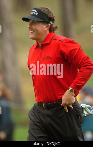 10. Februar 2007 - Pebble Beach, CA, USA - PHIL MICKELSON ist alles Lächeln nach die einen Birdie auf der 17. Spyglass Hill während des Drittens Runde von den Pebble Beach National pro-am in Pebble Beach am Samstag, 10. Februar 2007 statt. Mickelson begann der Tag gebunden für den Lead bei 12-unter Par.  (Kredit-Bild: © Dan Honda/Contra Costa Times / ZUMA Press) Einschränkungen: USA Boulevardpresse Stockfoto