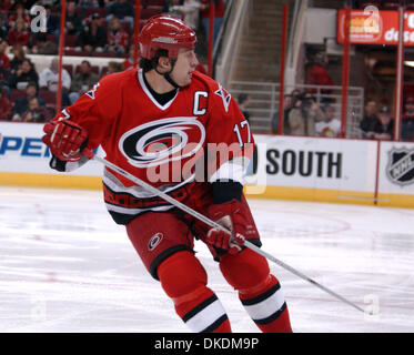 28. Februar 2007 - Raleigh, NC, USA - Carolina Hurricanes (17) ROD Brind als die Ottawa Senators schlagen die Carolina Hurricanes 4-2, als sie die RBC Center mit Sitz in Raleigh spielten. (Kredit-Bild: © Jason Moore/ZUMA Press) Stockfoto