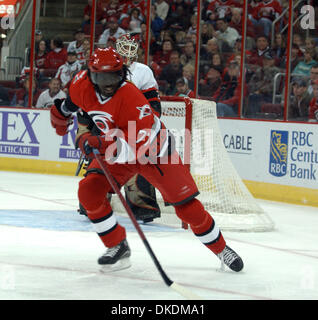 28. Februar 2007 - Raleigh, NC, USA - Carolina Hurricanes (77) ANSON CARTER als die Ottawa Senators schlagen die Carolina Hurricanes 4-2, als sie die RBC Center mit Sitz in Raleigh spielten. (Kredit-Bild: © Jason Moore/ZUMA Press) Stockfoto