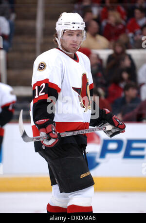 28. Februar 2007 - Raleigh, NC, USA - Ottawa Senators (12) MIKE FISHER als die Ottawa Senators schlagen die Carolina Hurricanes 4-2, als sie die RBC Center mit Sitz in Raleigh spielten. (Kredit-Bild: © Jason Moore/ZUMA Press) Stockfoto