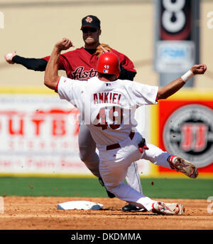 5. März 2007 - Jupiter, FL, USA - St. Louis Cardinals RICHARD ANKIEL rutscht zweiten Base während der zweiten Inning von einem Frühling-Training-Spiel gegen die Houston Astros heute Nachmittag um Roger Dean Stadium.  (Kredit-Bild: © Bruce R. Bennett/Palm Beach Post/ZUMA Press) Einschränkungen: USA Tabloid Rechte heraus! Stockfoto