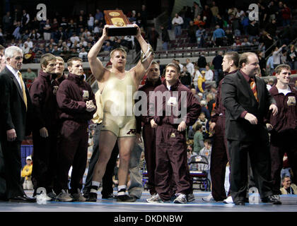 17. März 2007 - Auburn Hills, Michigan, USA - 2007 NCAA Division 1 Wrestling Meisterschaften an der University of Minnesota, im Bild: Gewinner COLE KONRAD. (Kredit-Bild: © Carlos Gonzalez/Minneapolis Star Tribune/ZUMA Press) Einschränkungen: USA Tabloid Rechte heraus! Stockfoto