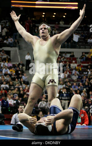 17. März 2007 - Auburn Hills, Michigan, USA - 2007 NCAA Division 1 Wrestling-Sieger an der University of Minnesota, abgebildet: MinnesotaÕs COLE KONRAD reagierte nach Penn StateÕs Aaron Anspach während den Heavyweight Championship anheften. Minnesota gewann das Team Championship. (Kredit-Bild: © Carlos Gonzalez/Minneapolis Star Tribune/ZUMA Press) Einschränkungen: USA Tabloid Rechte heraus! Stockfoto