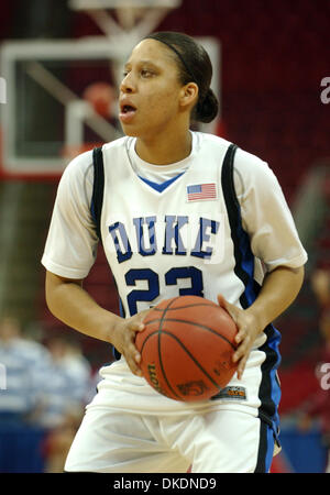 20. März 2007 schlagen - Raleigh, NC, USA - Duke Bluedevils (23) WANISHA SMITH als Duke Bluedevils Temple Owls 62-52 wie erschien in der zweiten Runde des 2007 NCAA Division I Womens Basketball-Turniers, das im RBC Center stattfand in Raleigh. (Kredit-Bild: © Jason Moore/ZUMA Press) Stockfoto