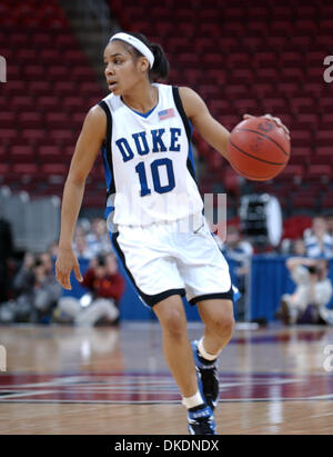 20. März 2007 - Raleigh, NC, USA - Duke Bluedevils (10) LINDSEY HARDING als Duke Bluedevils schlagen die Tempel Eulen 62-52 wie erschien in der zweiten Runde des 2007 NCAA Division I Womens Basketball-Turniers, das im RBC Center stattfand in Raleigh. (Kredit-Bild: © Jason Moore/ZUMA Press) Stockfoto