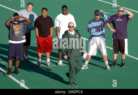 27. März 2007 - Pleasant Hill, CA, USA - Diablo Valley College-Football-Coach MIKE DARR während des Frühling Trainings bei Diablo Valley College in Kalifornien und Pleasant Hill, Dienstag, März 27,2007. Darr hilft seine Spieler Fußball Hochschulstipendien, 18 aus der letzten Saison erhalten.  (Kredit-Bild: © Bob Larson/Contra Costa Times / ZUMA Press) Einschränkungen: USA Boulevardpresse Rechte heraus! Stockfoto