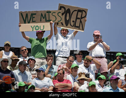 31. März 2007 - Key Biscayne, FL, USA - Sony Ericsson Open im Crandon Park. Fans zeigen Unterstützung für Roger Federer, die nicht ins Finale geschafft haben. Guillermo Canas 6-3, 6-2, 6-4 in der Herren Finale besiegte Djokovic. (Kredit-Bild: © Allen Eyestone/Palm Beach Post/ZUMA Press) Einschränkungen: USA Tabloid Rechte heraus! Stockfoto