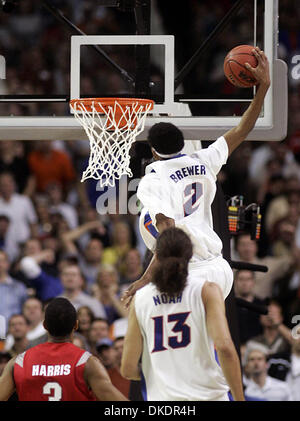 2. April 2007 geht - Atlanta, GA, USA - COREY BREWER in Dunk.  (Kredit-Bild: © Damon Higgins/Palm Beach Post/ZUMA Press) Einschränkungen: USA Tabloid Rechte heraus! Stockfoto