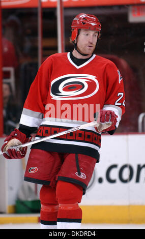 7. April 2007 - Raleigh, NC, USA - NHL HOCKEY: Carolina Hurricanes (22) MIKE COMMODORE als die Florida Panthers schlagen die Carolina Hurricanes 5-4, als sie die RBC Center mit Sitz in Raleigh spielten.  (Kredit-Bild: © Jason Moore/ZUMA Press) Stockfoto