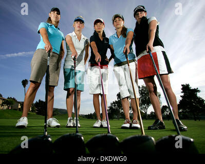 12. Mai 2007 - San Marcos, CA, USA - GOLF: Training von Select California State University Teammitglieder San Marcos Frauen.  Die fünf Damen werden konkurrieren und Gastgeber für die NAIA nationale Meisterschaft am Lake San Marcos Country Club. Von links sind CARLY LUDWIG, 21, Junior; CHRISTINA AUSTIN, 21, Senior; ELLYSE SIU, 20, im zweiten Jahr; KATE HANSEN, 20, Junior; JENNELL FRANZÖSISCH, 21, Stockfoto